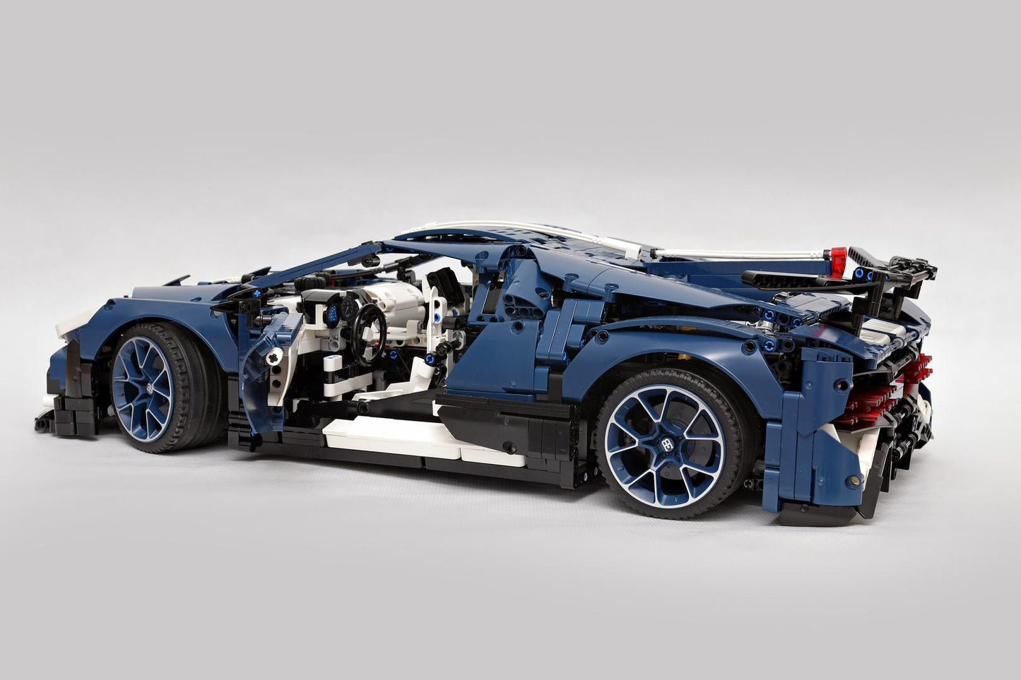 Aerodynamic W16 Chiron Hyper Beast | 3858pcs