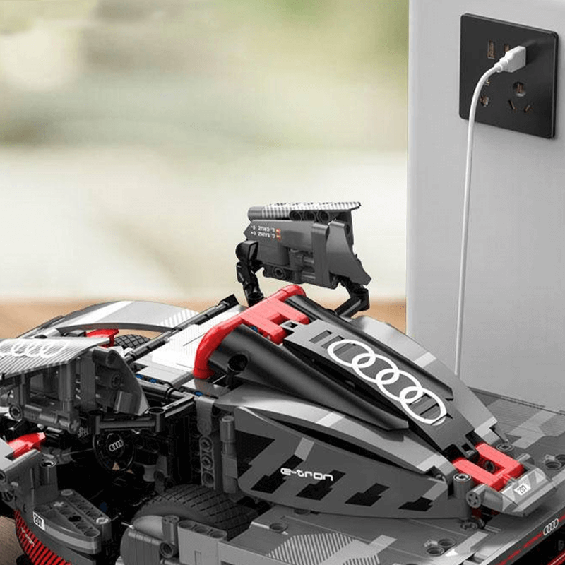 Remote Controlled 4x4 RS Q e-tron | 1431pcs